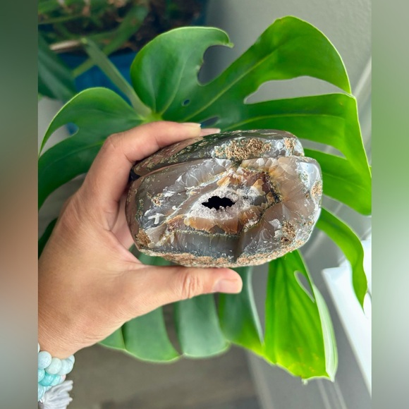 Agate Geode from Brazil - Picture 5 of 6